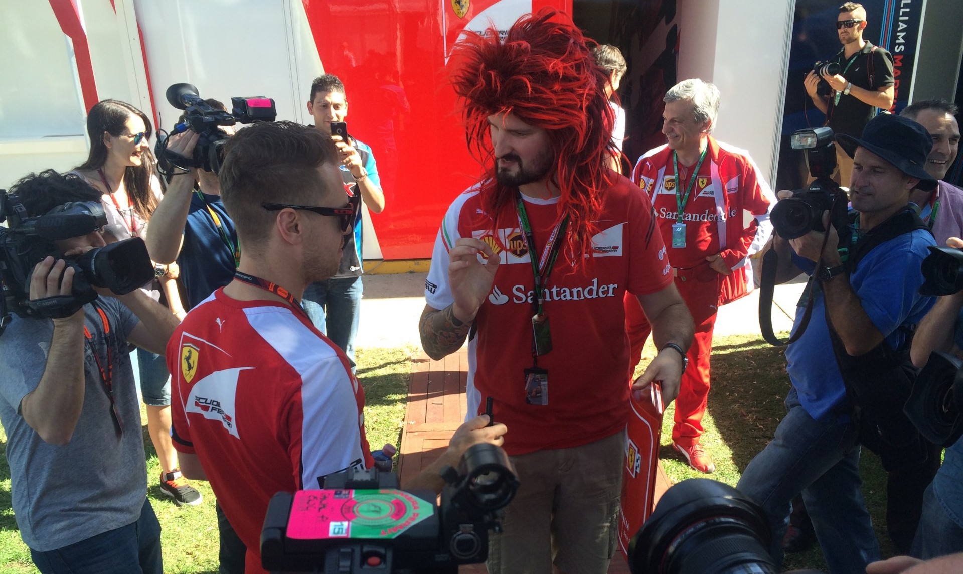 Vettel und das Ferrari-Orakel. Copyright: F1-insider.com