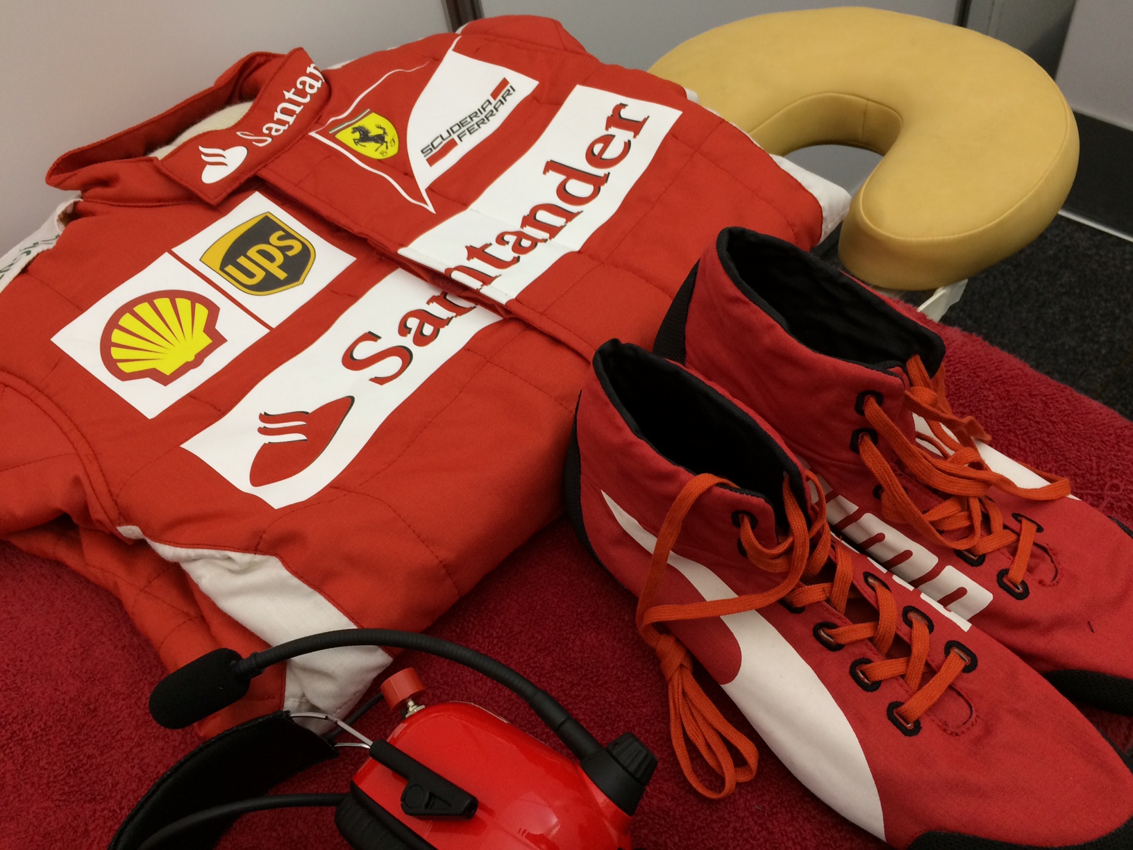 Vettels Fahrerraum: Copyright: AUTO BILD MOTORSPORT