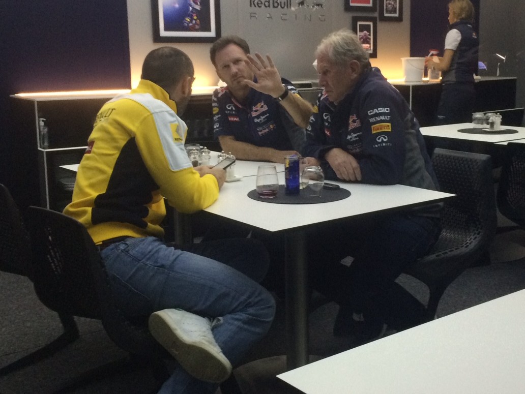 Krisensitzung: Abiteboul, Horner und Marko. Copyright: F1-insider.com