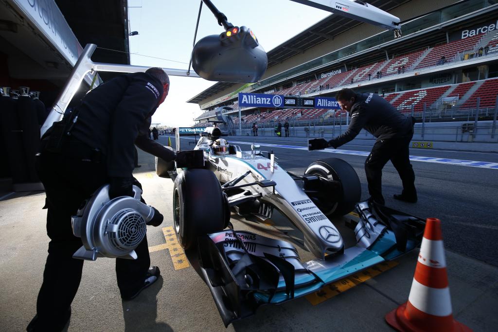 Mercedes beim Test in Barcelona. Copyright: Mercedes