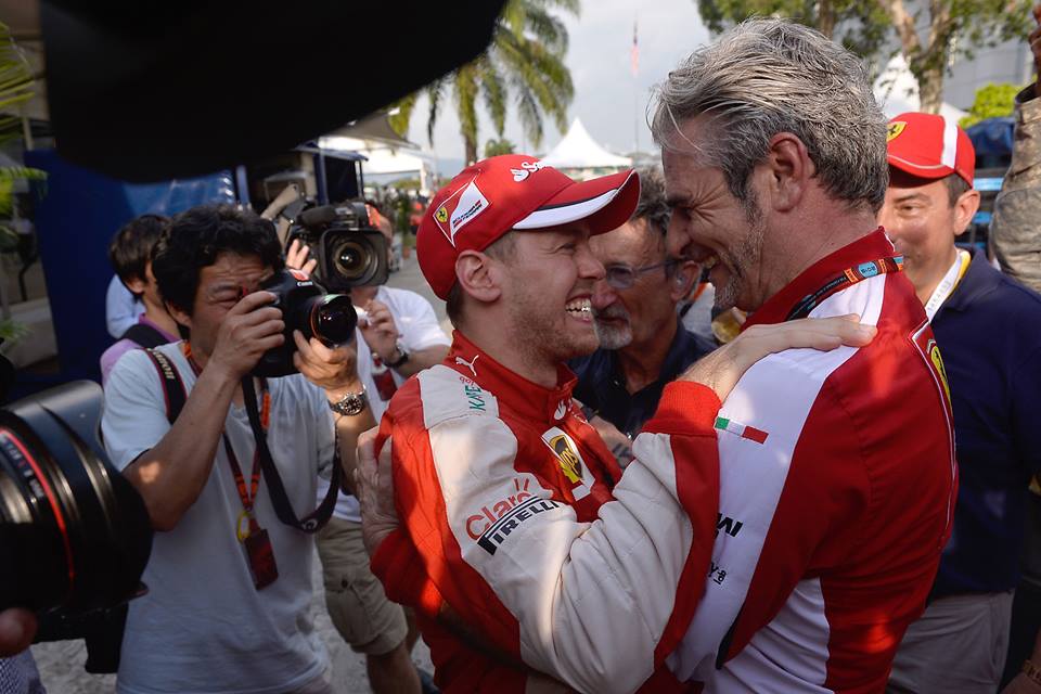Vettel und Arrivabene nach dem Sieg. Copyright: Ferrari