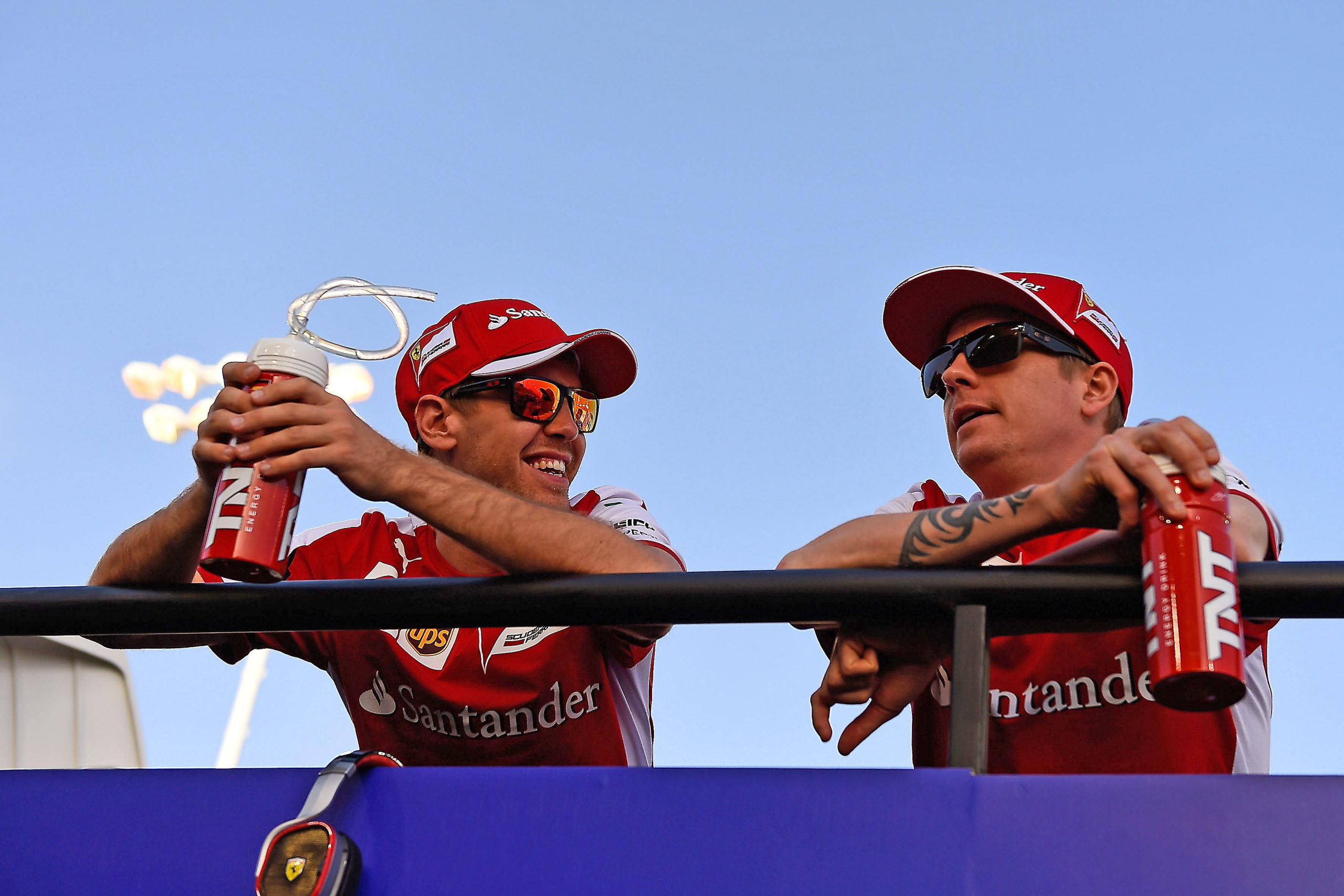 Vettel und Räikkönen in Bahrain. Copyright: Ferrari
