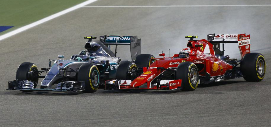 Rosberg überholt Räikkönen. Copyright: Mercedes