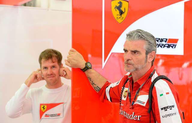 Ferrari-Teamchef Arrivabene und Vettel. Copyright: Ferrari
