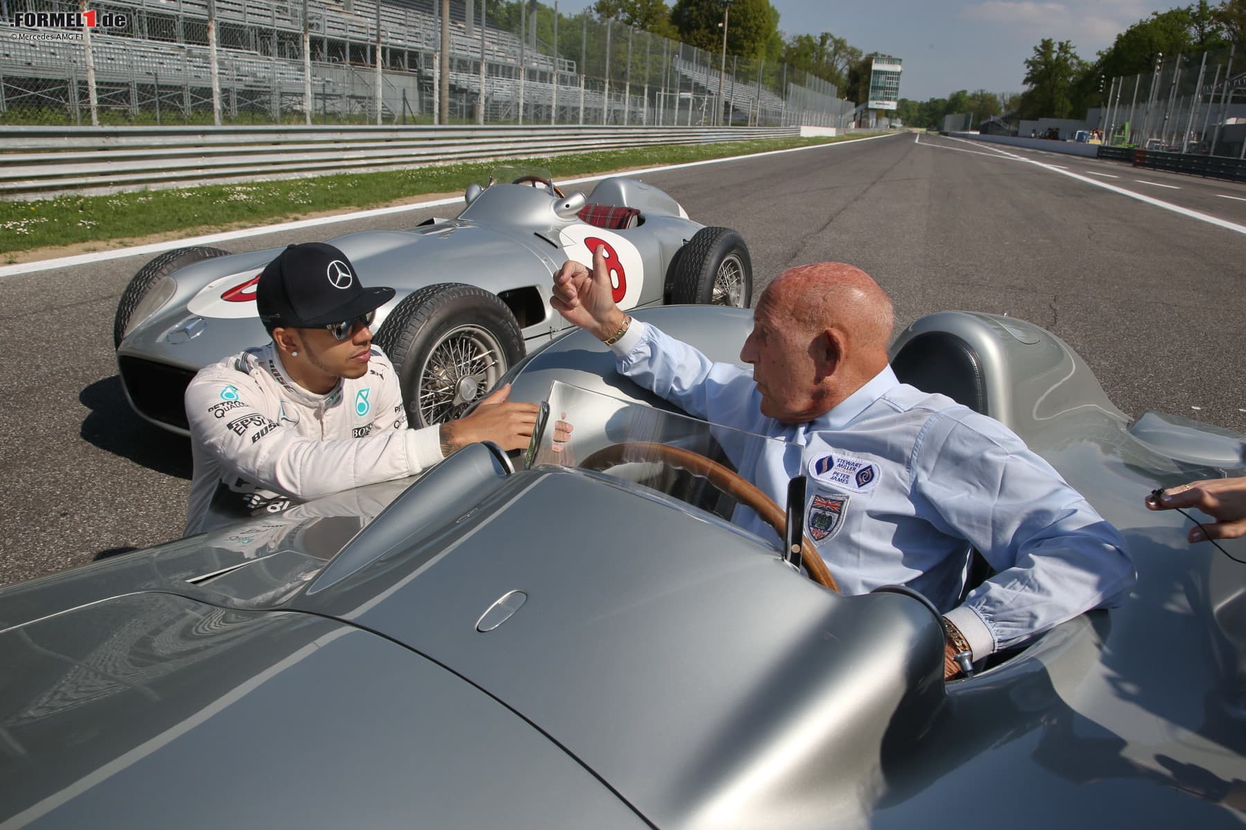 Lewis Hamilton und Stirling Moss. Credit: Mercedes
