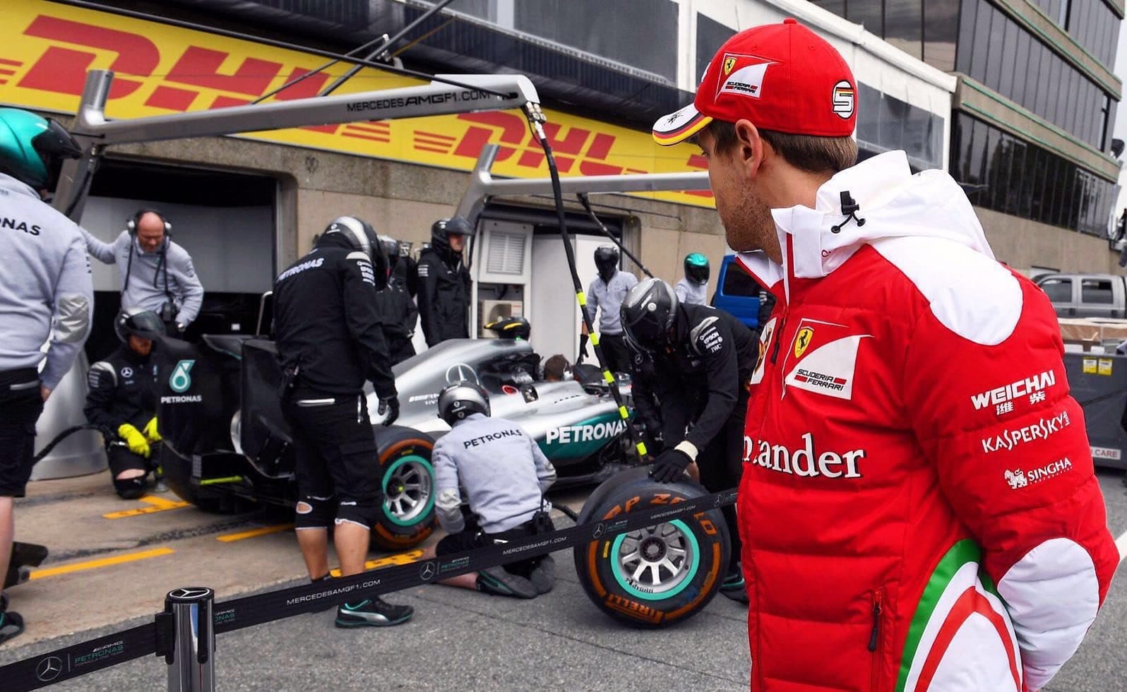 Wechselt Vettel zu Mercedes? Credit: Jerry Andre