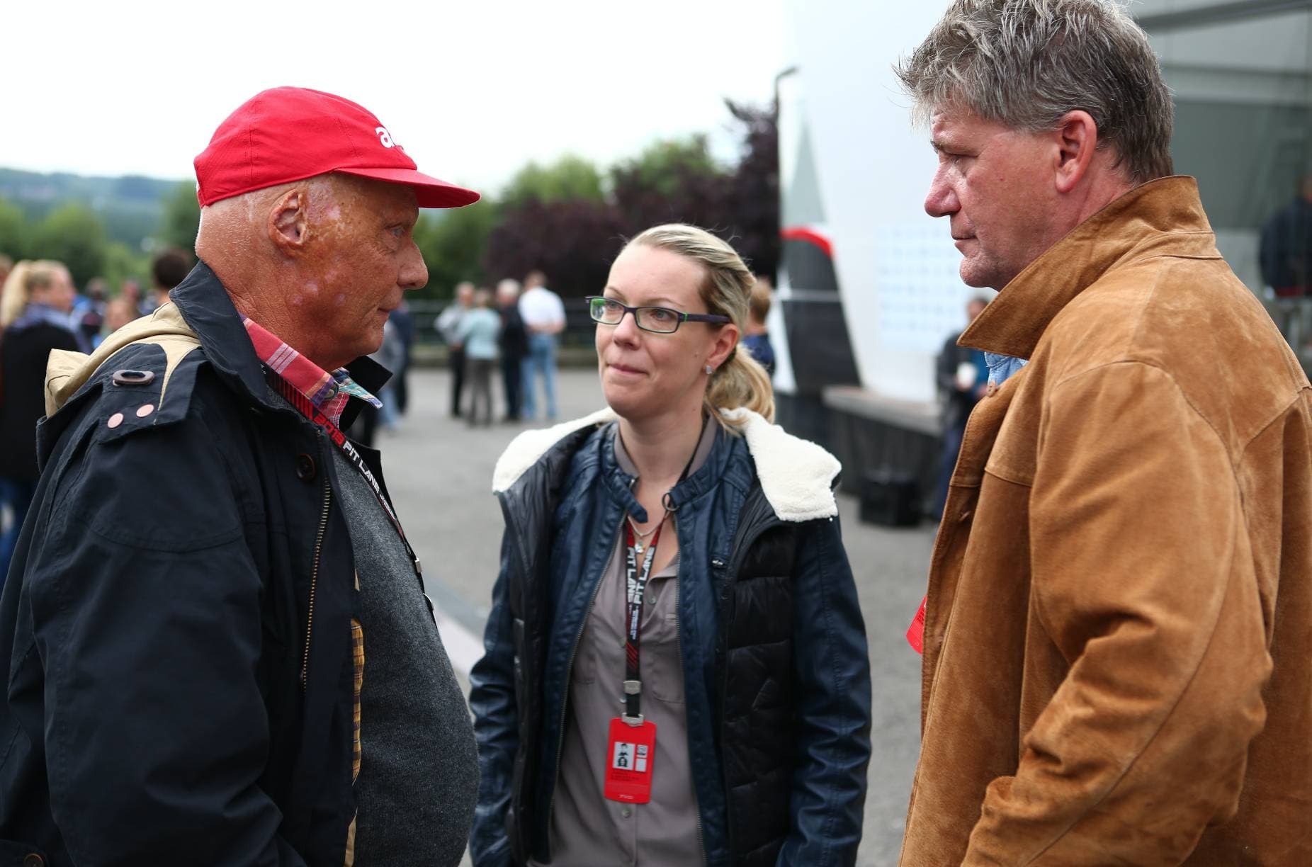 Niki Lauda mit F1-Insider Ralf Bach und Bianca Garloff
