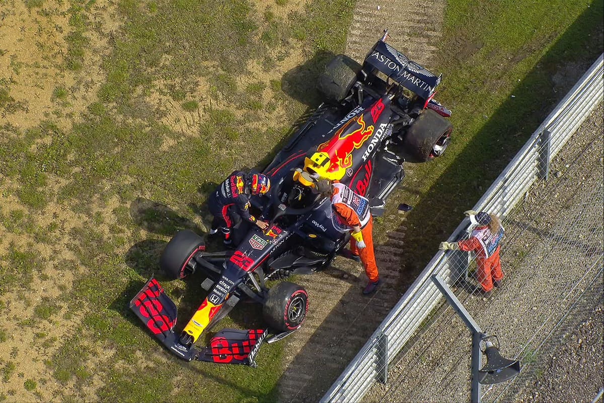 Alex Albon crashed im zweiten Training. Credit: F1 TV