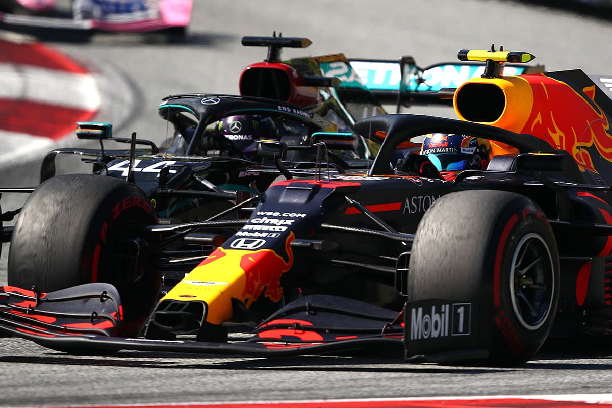 Alex Albon und Lewis Hamilton Credit: Red Bull Content Pool