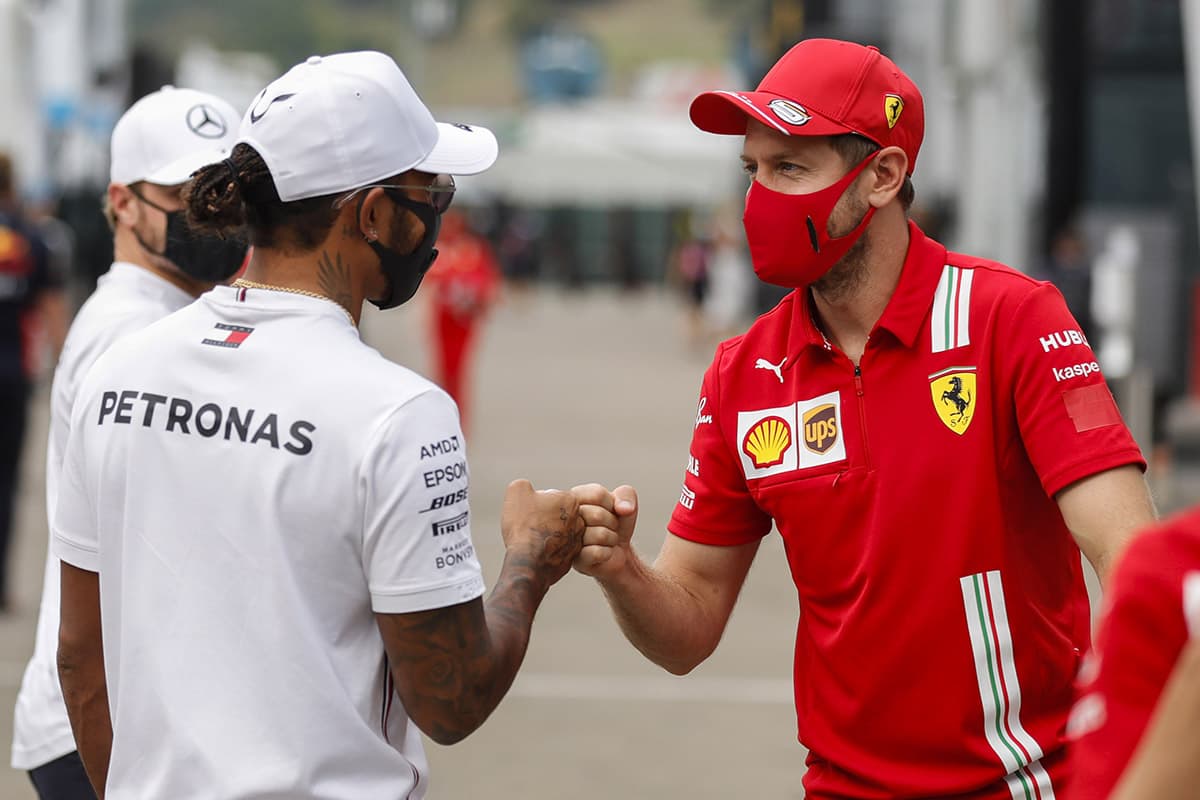 Lewis Hamilton und Sebastian Vettel Credit: LAT/Mercedes