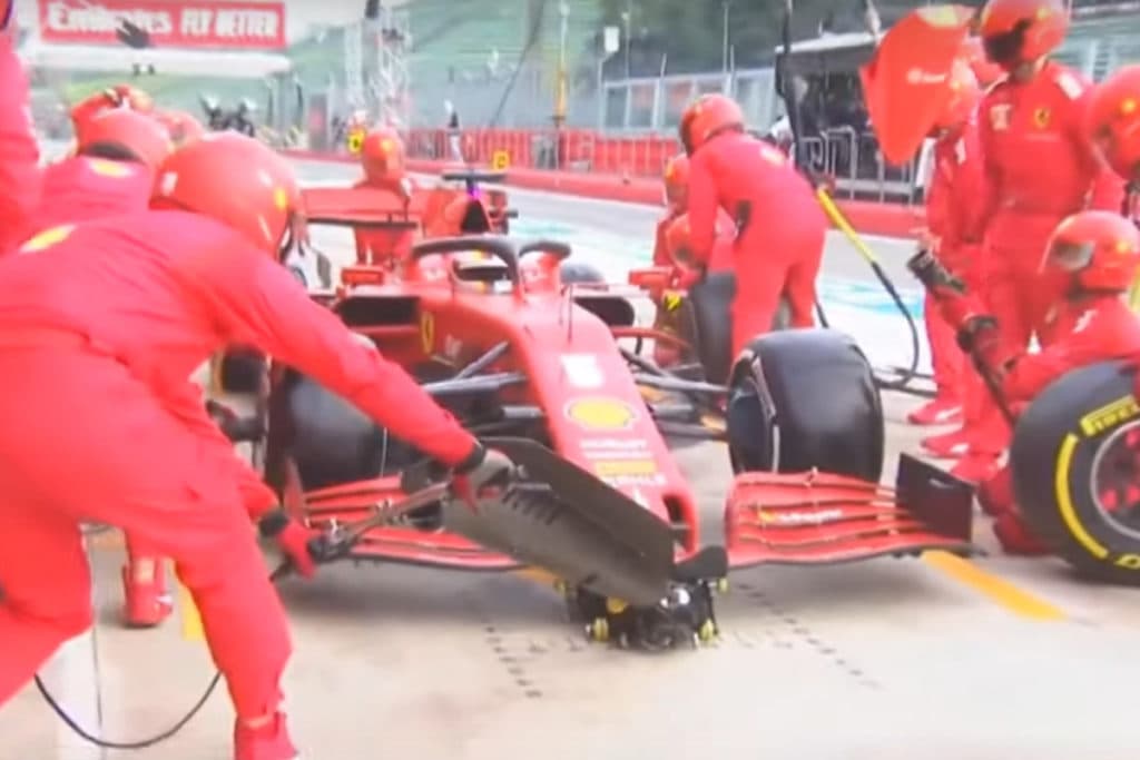 Vettel beim verpatzen Stop 2020 in Imola
