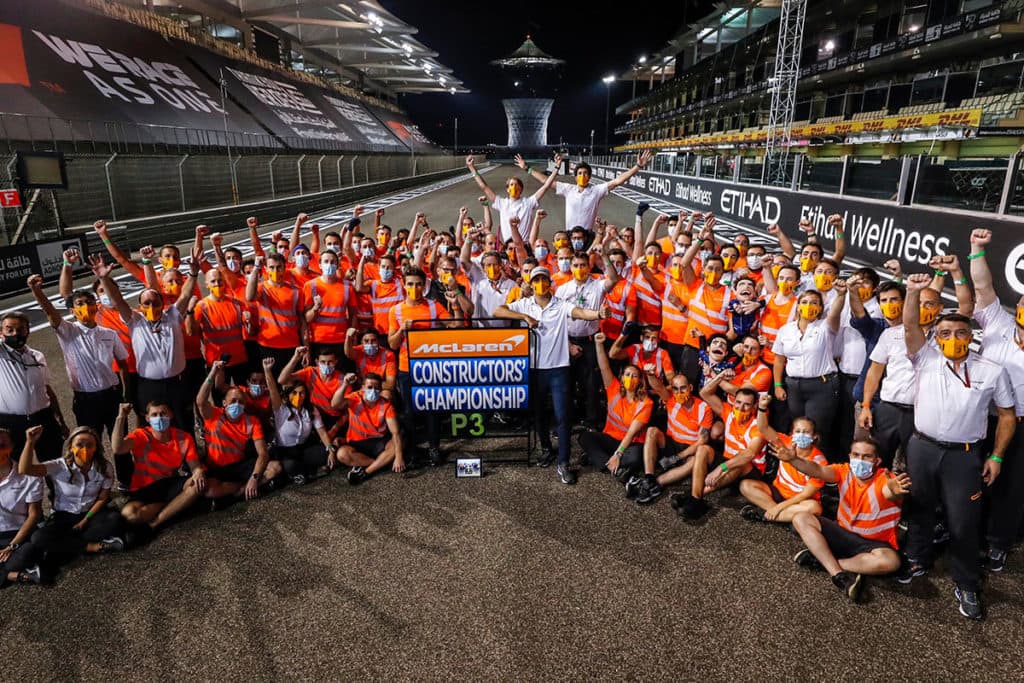 McLaren feiert WM-Rang drei in Abu Dhabi. Credit: McLaren