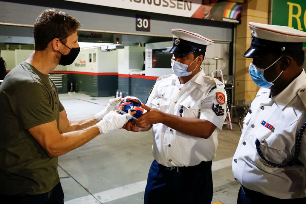 Grosjean dankt Streckenposten
