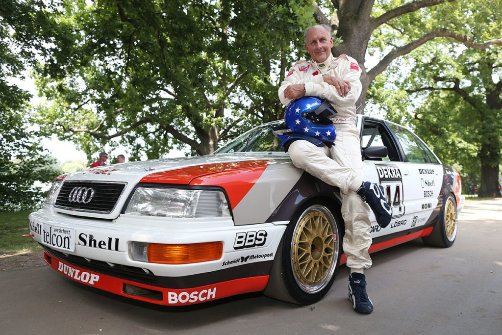 Hans-Joachim Stuck vor seinem DTM-Audi. Credit: Audi