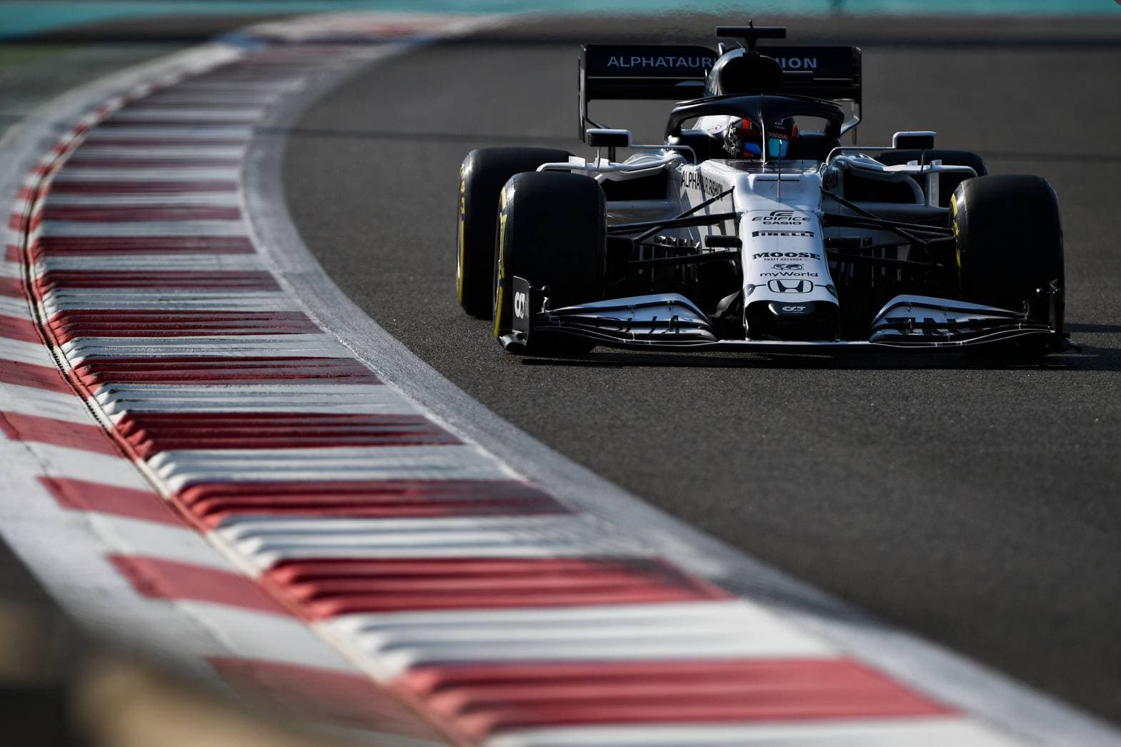 Yuki Tsunoda gibt 2021 sein Formel 1 Debüt; Credit: Twitter/Alpha Tauri