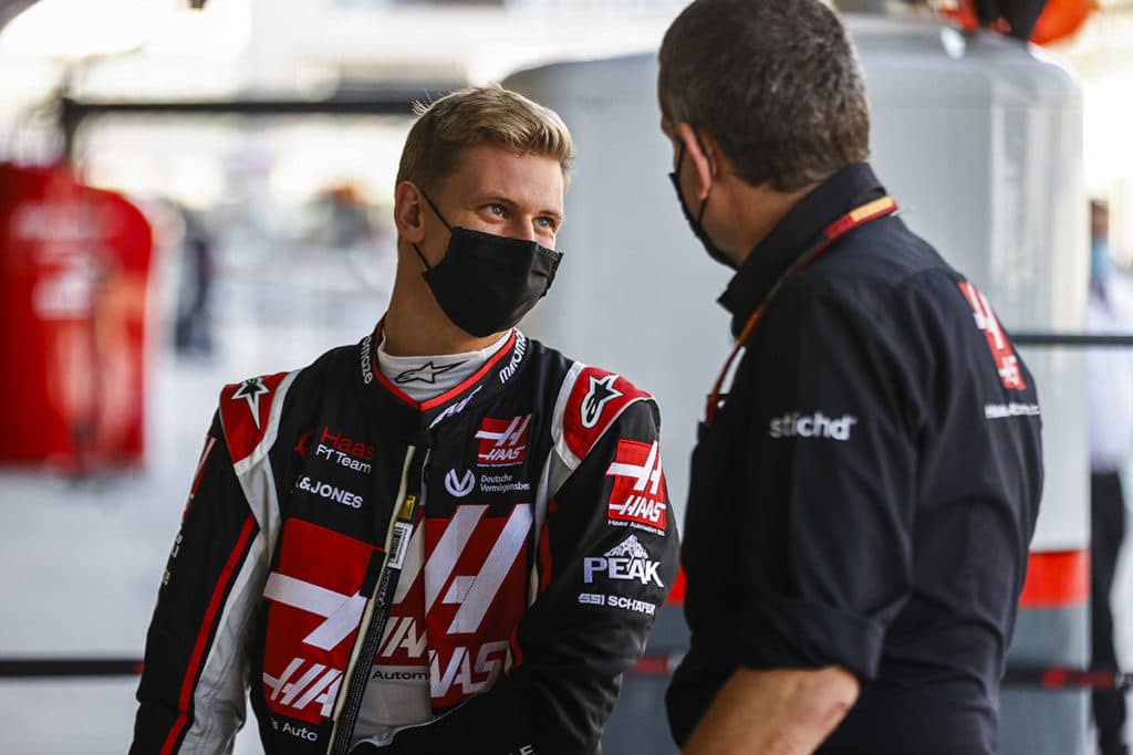Mick Schumacher mit Haas-Teamchef Günther Steiner (Photo by Andy Hone / LAT Images)
