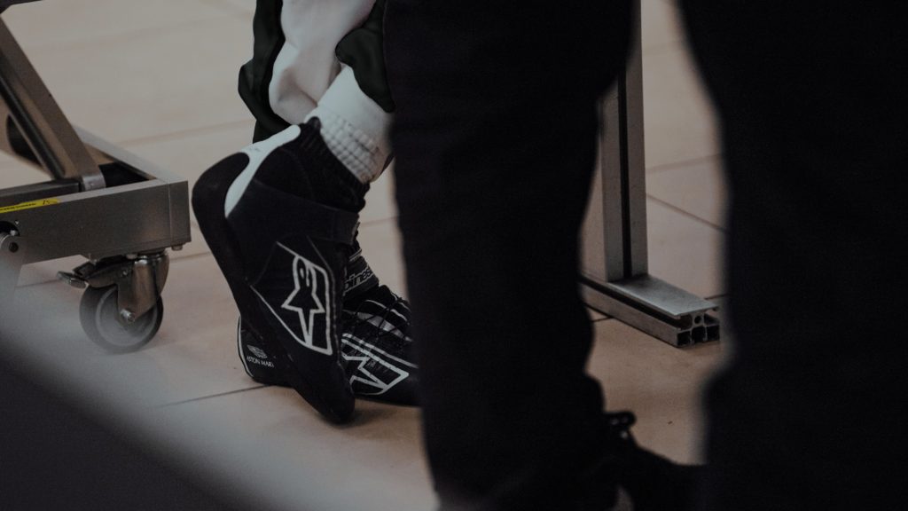 Vettels Schuh Aston Martin. Credit: Aston Martin/Twitter