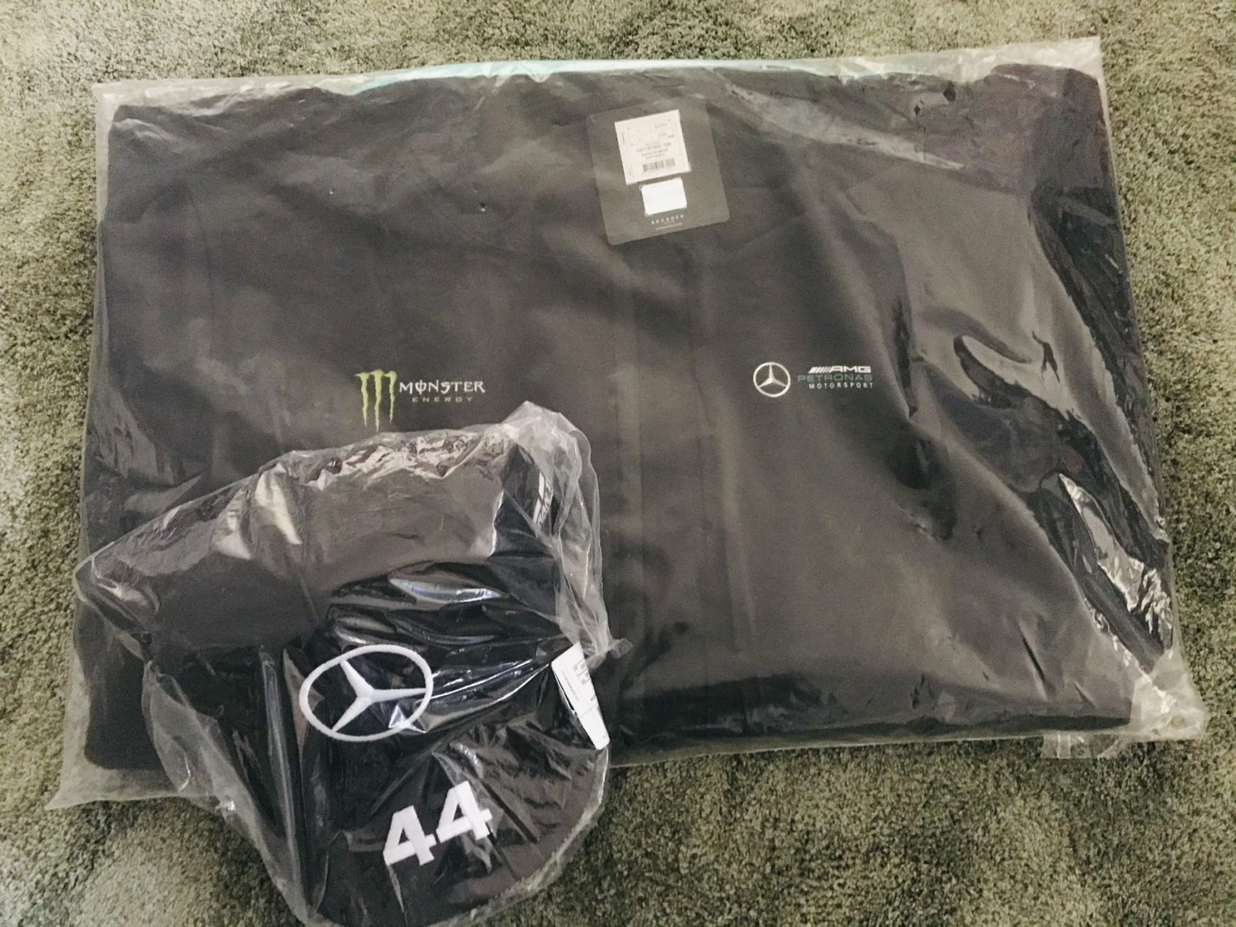 Mercedes-Softshell-Jacke und Hamilton-Basecap zu gewinnen