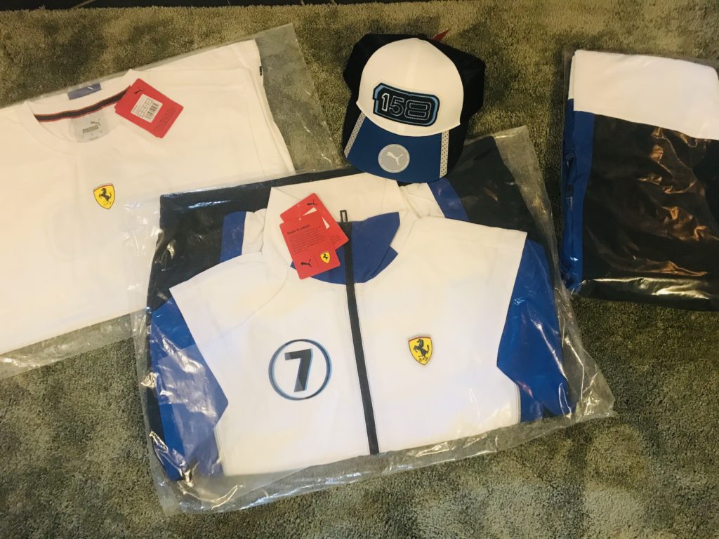 Ferrari Trainingsanzug von Puma zu gewinnen