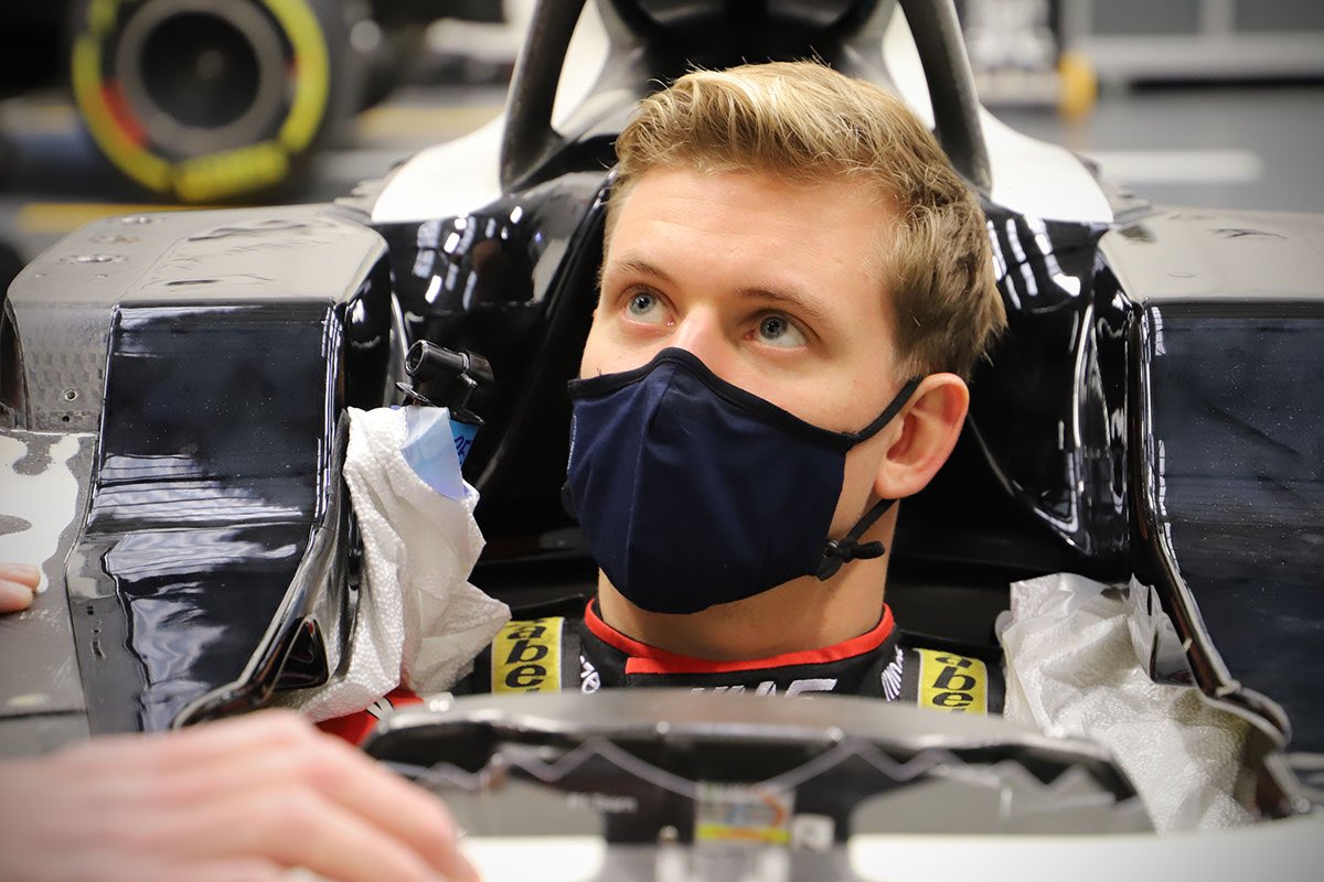 Mick Schumacher Sitzprobe Haas. Credit: HaasF1