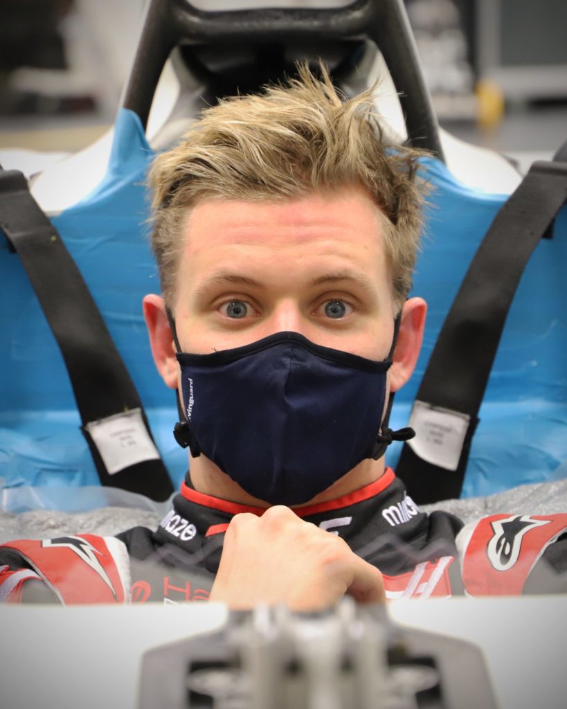 Mick Schumacher Sitzprobe Haas. Credit: HaasF1