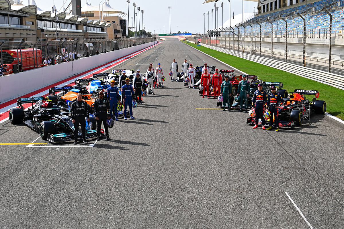 Alle Formel 1 Fahrer 2021 vor den Testfahrten in Bahrain Credit: F1/Twitter