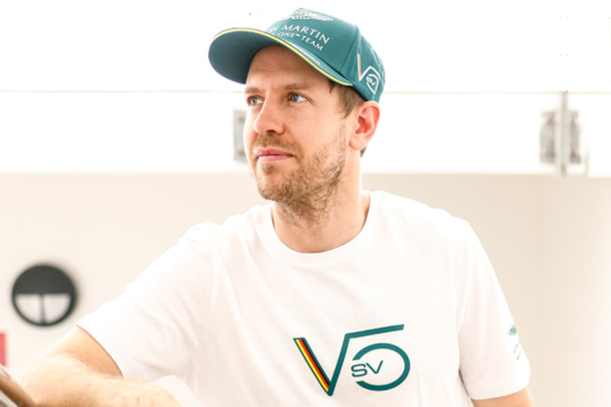 Formel 1 Sebastian Vettel Aston Martin 2021 Portrait