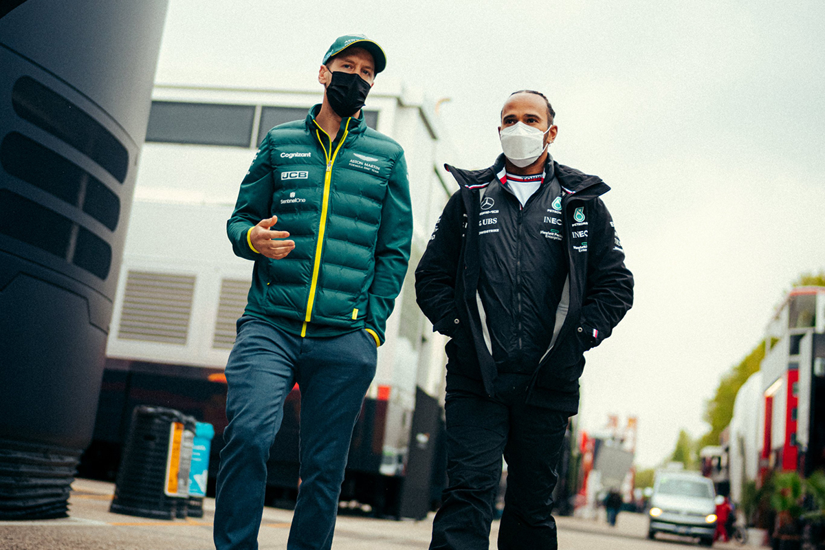 Sebastian Vettel und Lewis Hamilton. Credit: Mercedes