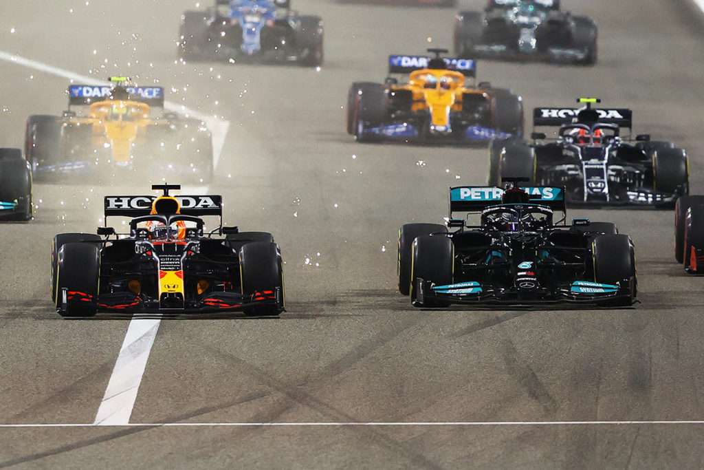Formel 1 Max Verstappen Lewis Hamilton Bahrain GP Start 2021