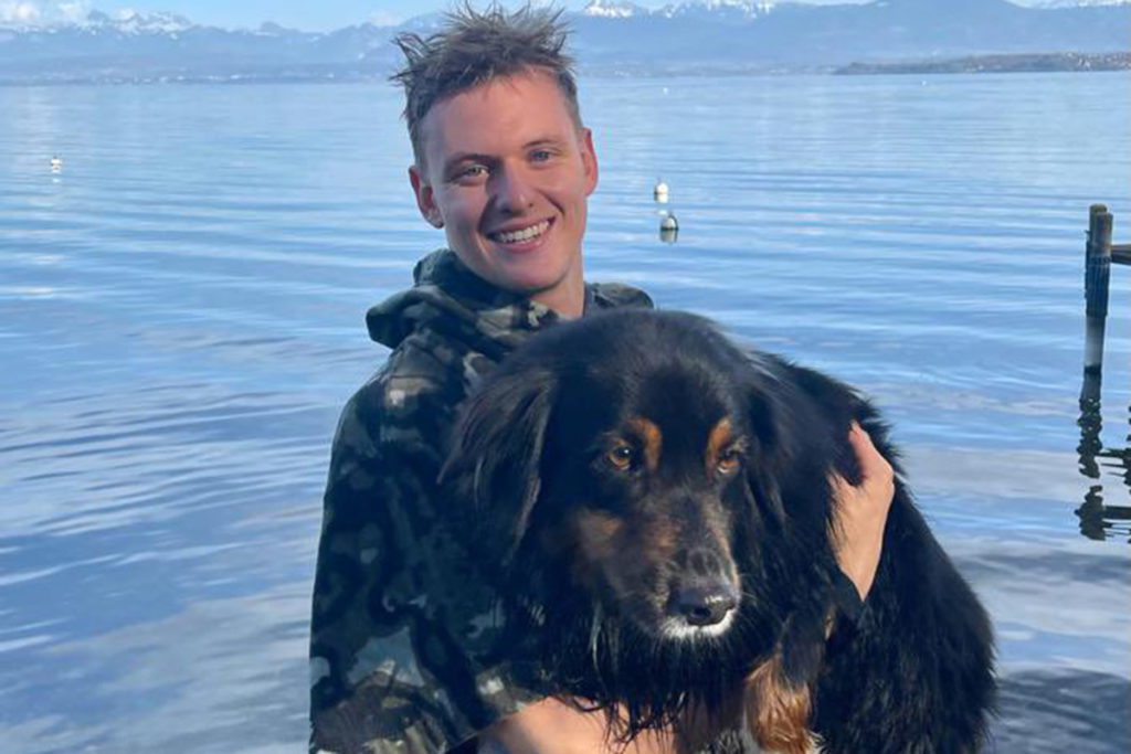 Formel 1 Mick Schumacher mit Hund 2021