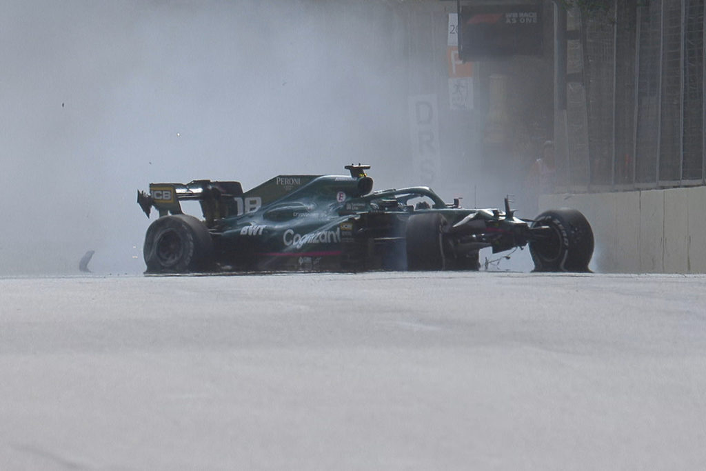 Formel-1-Reifenlieferant Pirelli hat die Reifenplatzer aus Baku analysiert. Credit: F1 TV