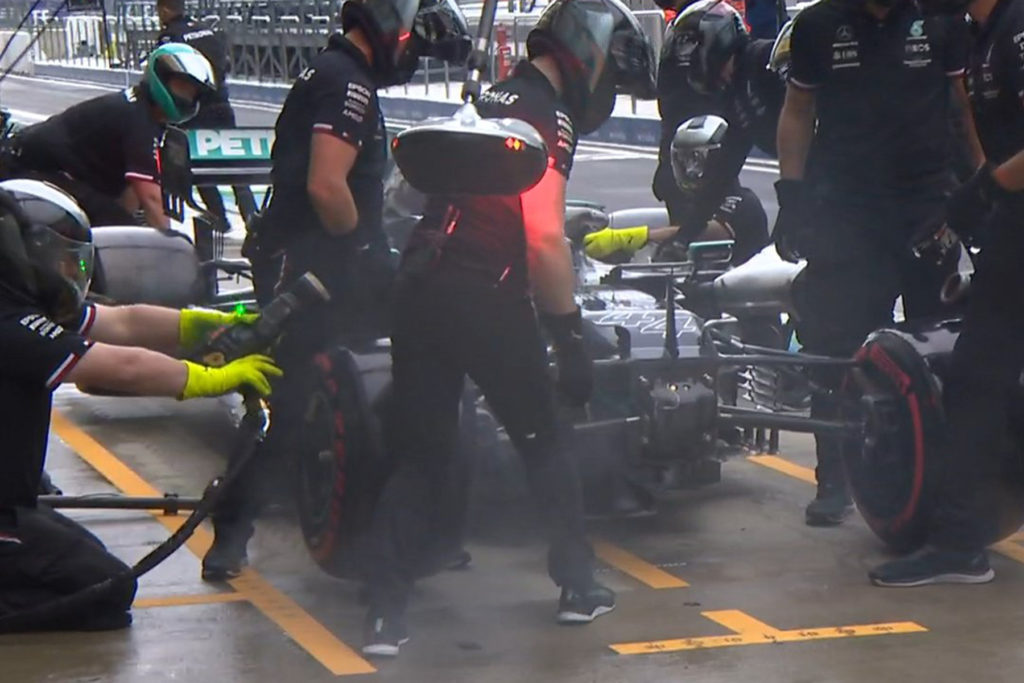 Formel 1 Lewis Hamilton Box Crash Sotschi 2021