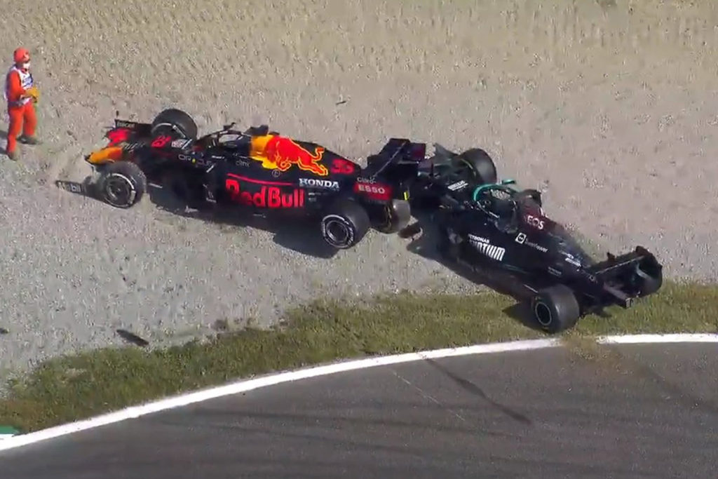 Formel 1 Verstappen Hamilton Crash Monza 2021 02