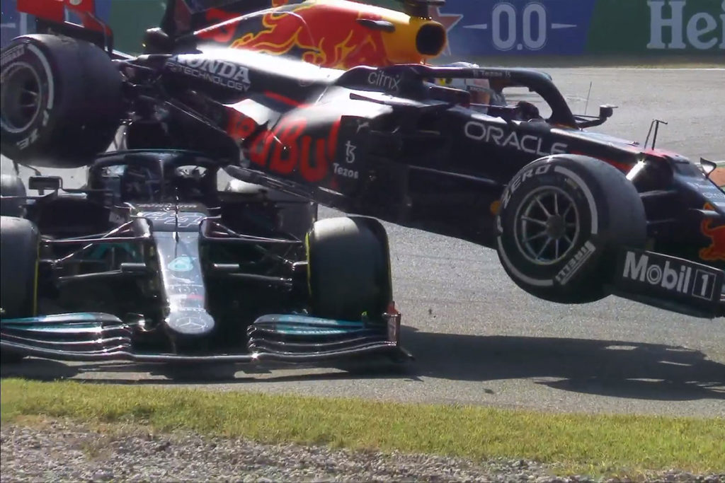 Formel 1 Verstappen Hamilton Crash Monza 2021 02