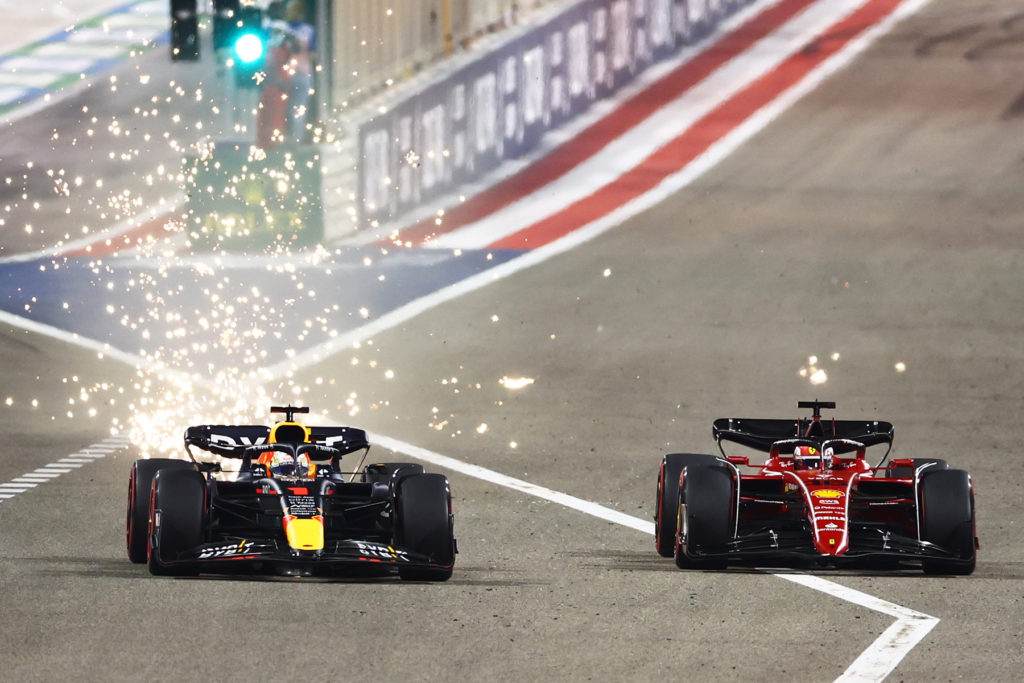 Formel 1 Max Verstappen im Duell mit Charles Leclerc Bahrain GP 2022