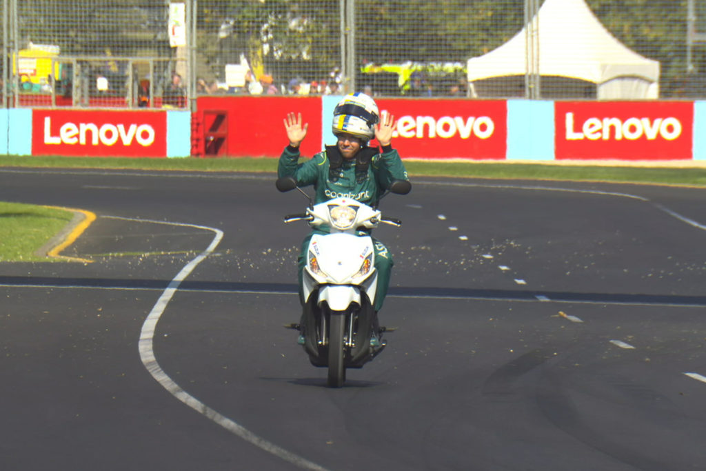 Formel 1 Sebastian Vettel Roller Australien GP 2022 FP1