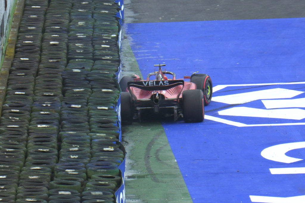 Formel 1 Leclerc Ferrari dreher Imola 2022