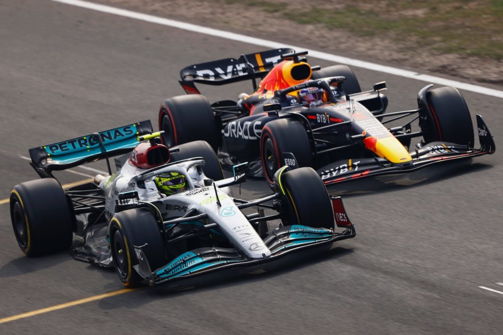 Formel 1 Lewis Hamilton Max Verstappen Mercedes Red Bull Zandvoort Niederlande GP 2022