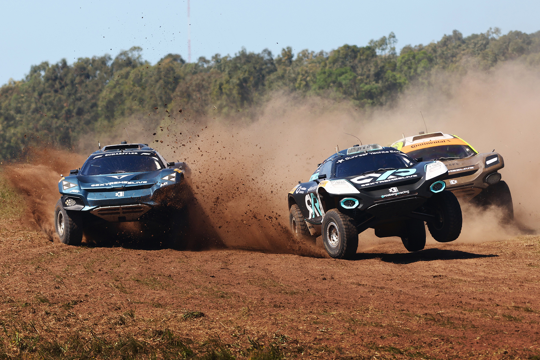 Mikaela Ahlin-Kottulinsky (SWE) / Johan Kristoffersson (SWE), Rosberg X Racing, vor Klara Andersson (SWE) / Nasser Al-Attiyah (QAT), Abt Cupra XE. Credit: Extreme E