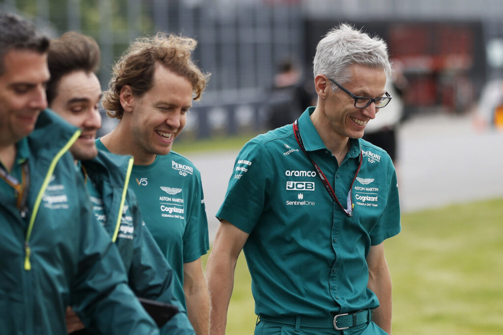Formel 1 Sebastian Vettel mit Mike Krack. Credit: Aston Martin