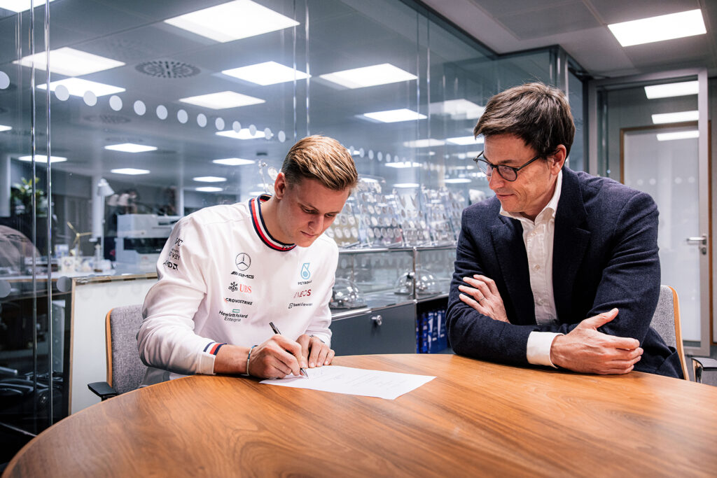 Formel 1 Mick Schumacher Mercedes Reserve Fahrer 2023