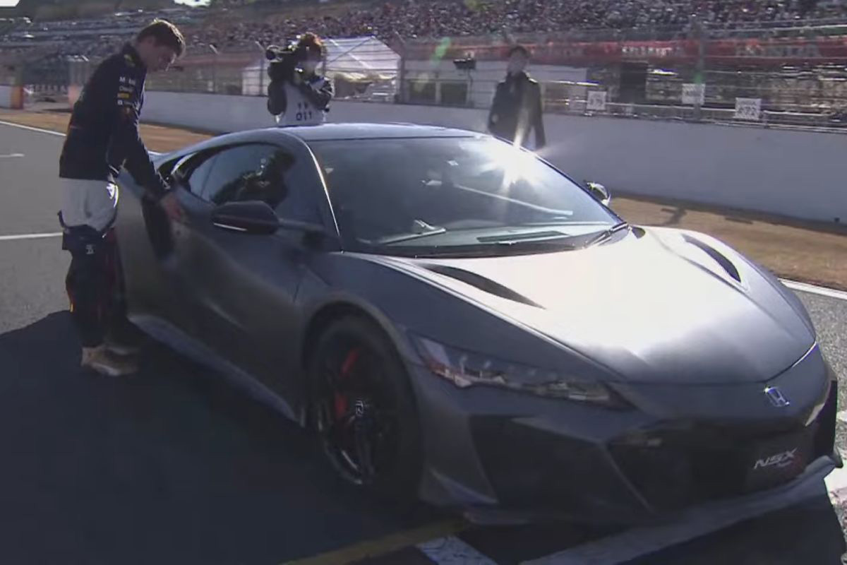 Max Verstappen und sein neuer NSX. Credit: Honda