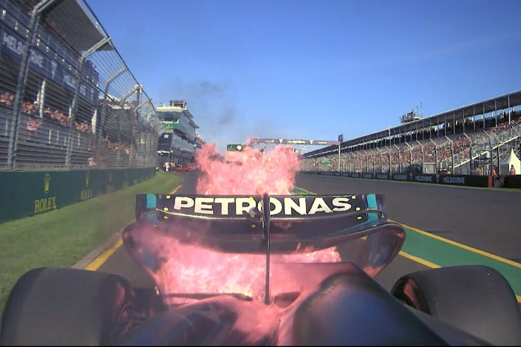 Formel 1 Russel Mercedes Motor Australien 2023 02