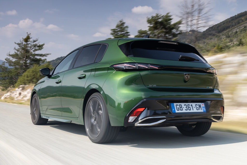 Peugeot 308 Plug-in Hybrid. Credit: Autoren-Union Mobilität/Stellantis