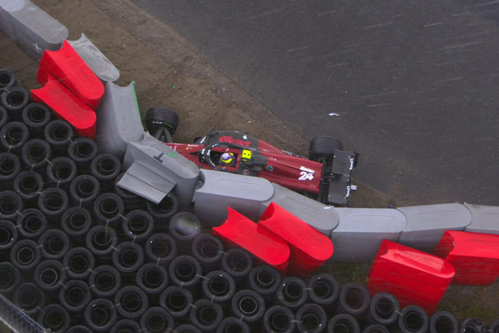 Formel 1 Zhou Alfa Romeo Crash Zandvoort 2023