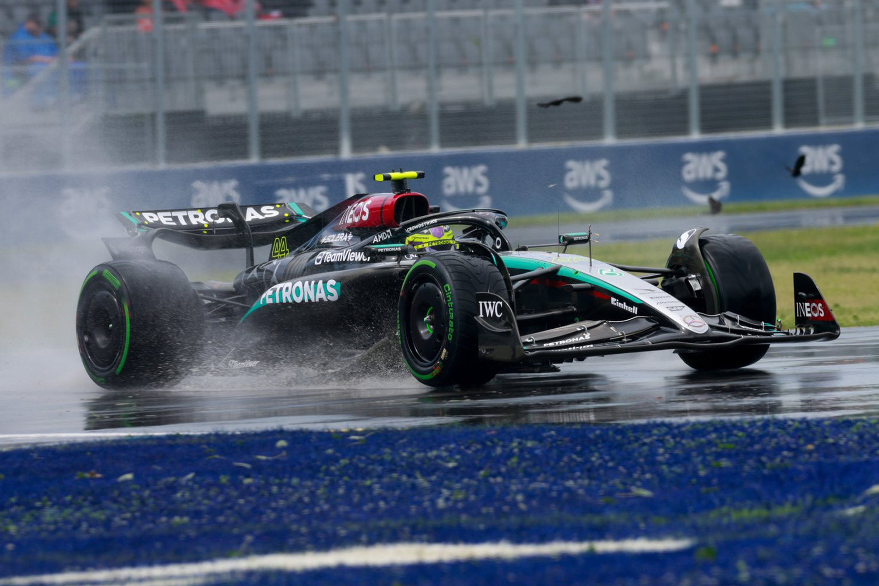 Nicht nur der Regen hat Mercedes nach vorn gespült