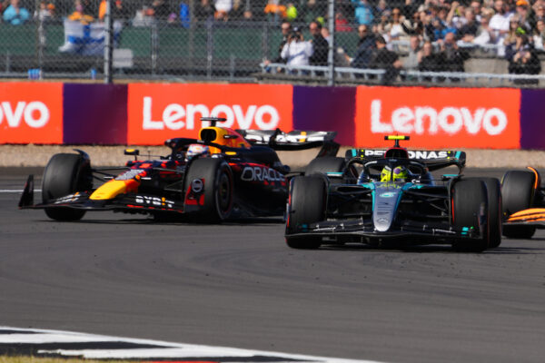 Formel 1 Lewis Hamilton und Max Verstappen Silverstone 2024