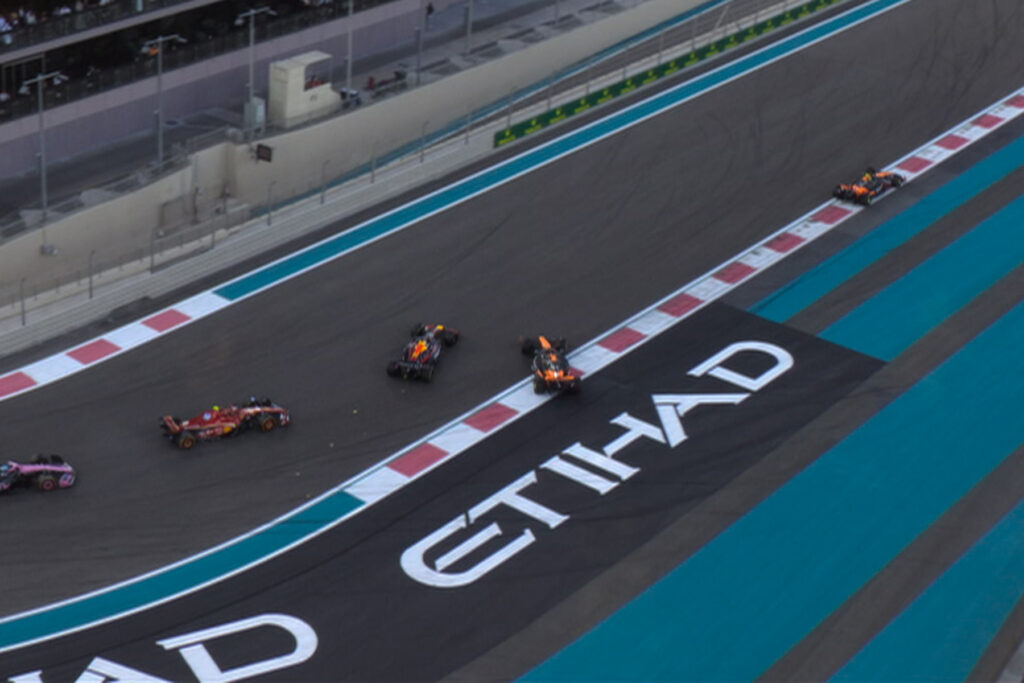 Formel 1 Verstappen Piastri Abu Dhabi Crash 2024