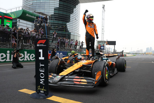 Formel 1 Oscar Piastri McLaren China 2025