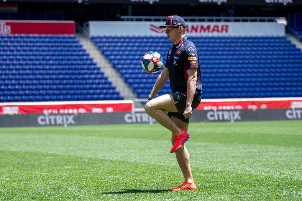 Formel 1 Max Verstappen Red Bull spielt Fußball